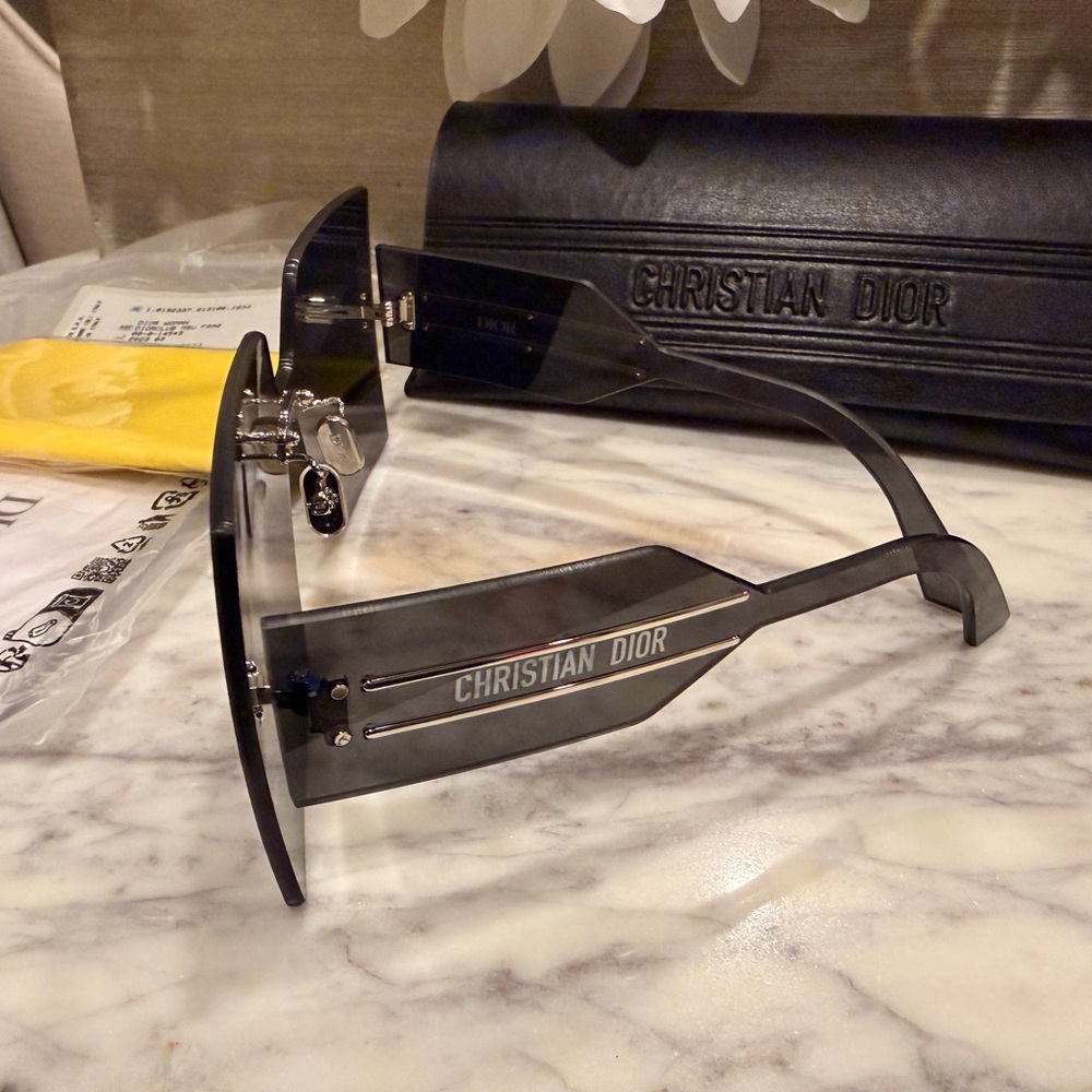 *Brand New* Dior Oversized Rimless Sunglasses in Black - Picture 2 of 7